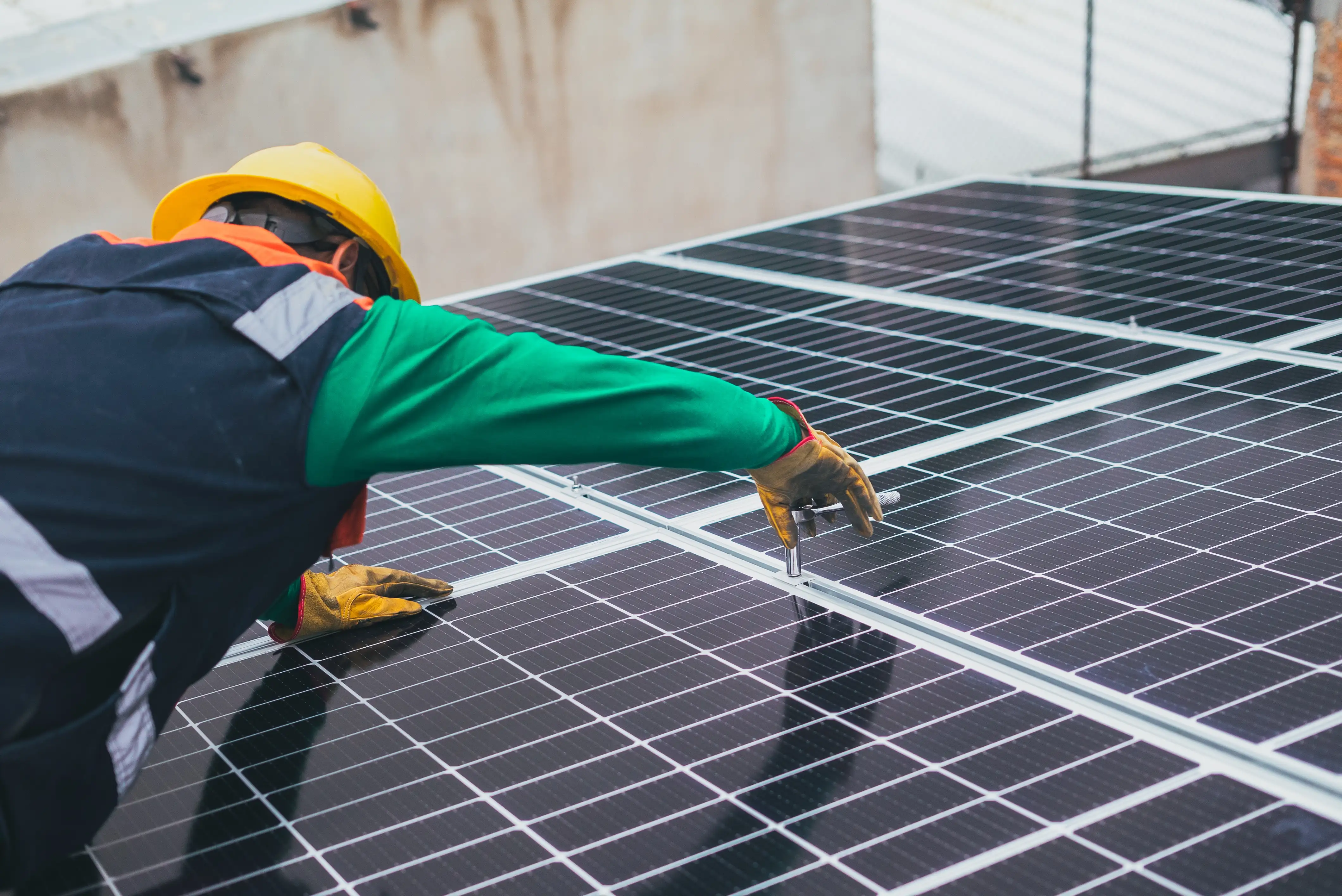 zonnepanelen monteur